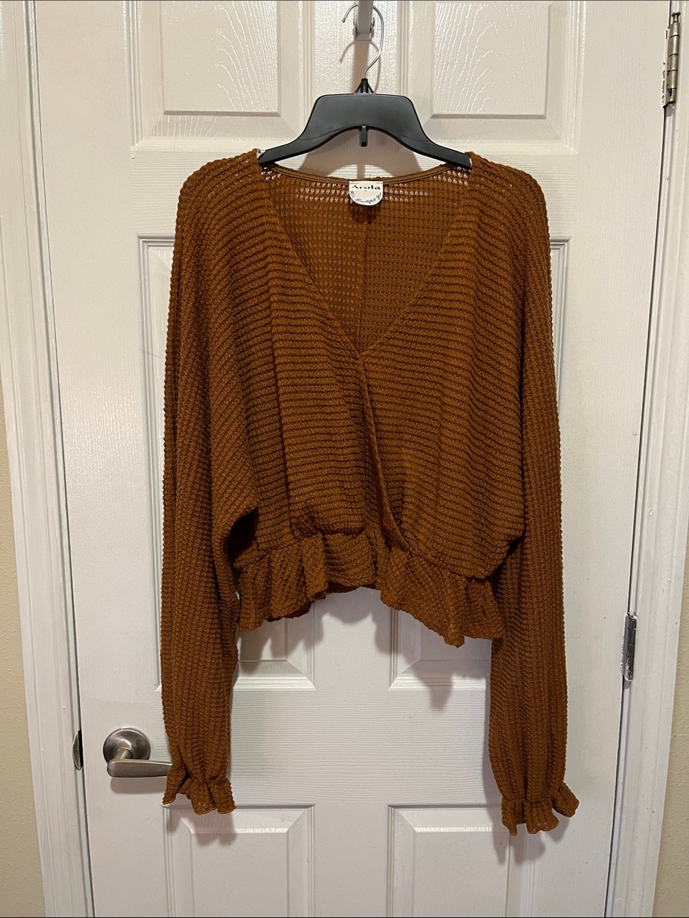 ARULA Brown / Rust V-Neck Cropped Knit Sweater with Ruffle Hem